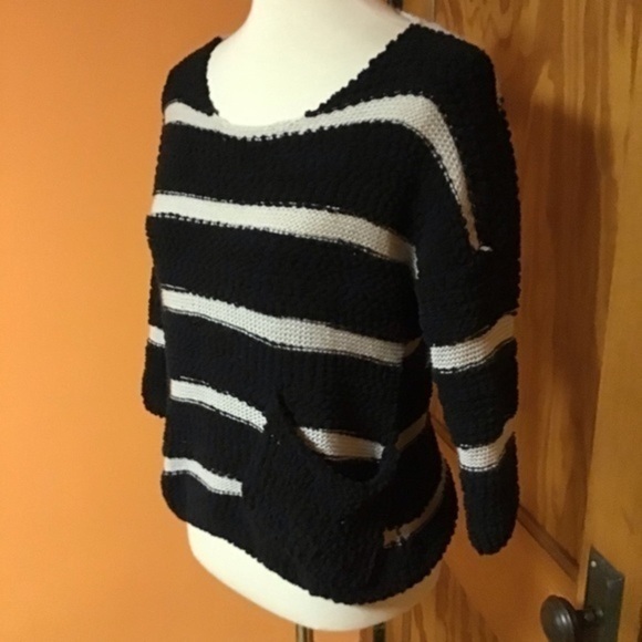 3 for 20 $ bundle Rewind Fuzzy striped sweater with cute stash pocket - Picture 7 of 10